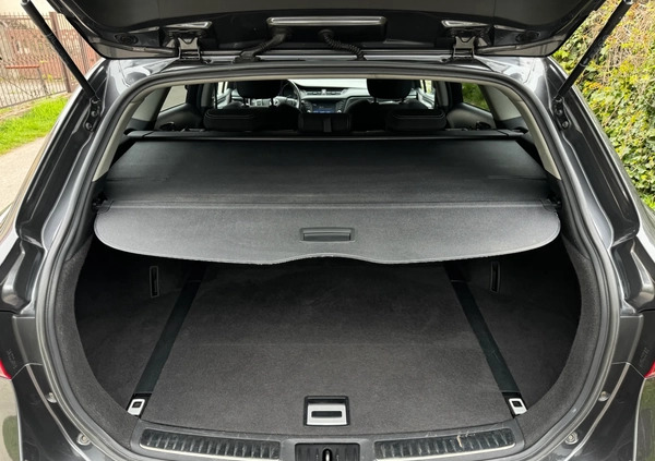Toyota Avensis cena 59999 przebieg: 123400, rok produkcji 2018 z Knurów małe 704